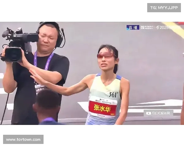 最快女护士马拉松夺冠后哭求调休同事科室牺牲应被关注 最快女护士马拉松夺冠后哭求调休同事科室牺牲应被关注